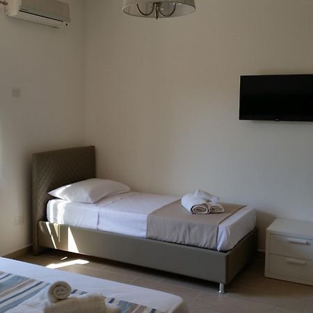 B&B Li Pumi Alliste Bagian luar foto
