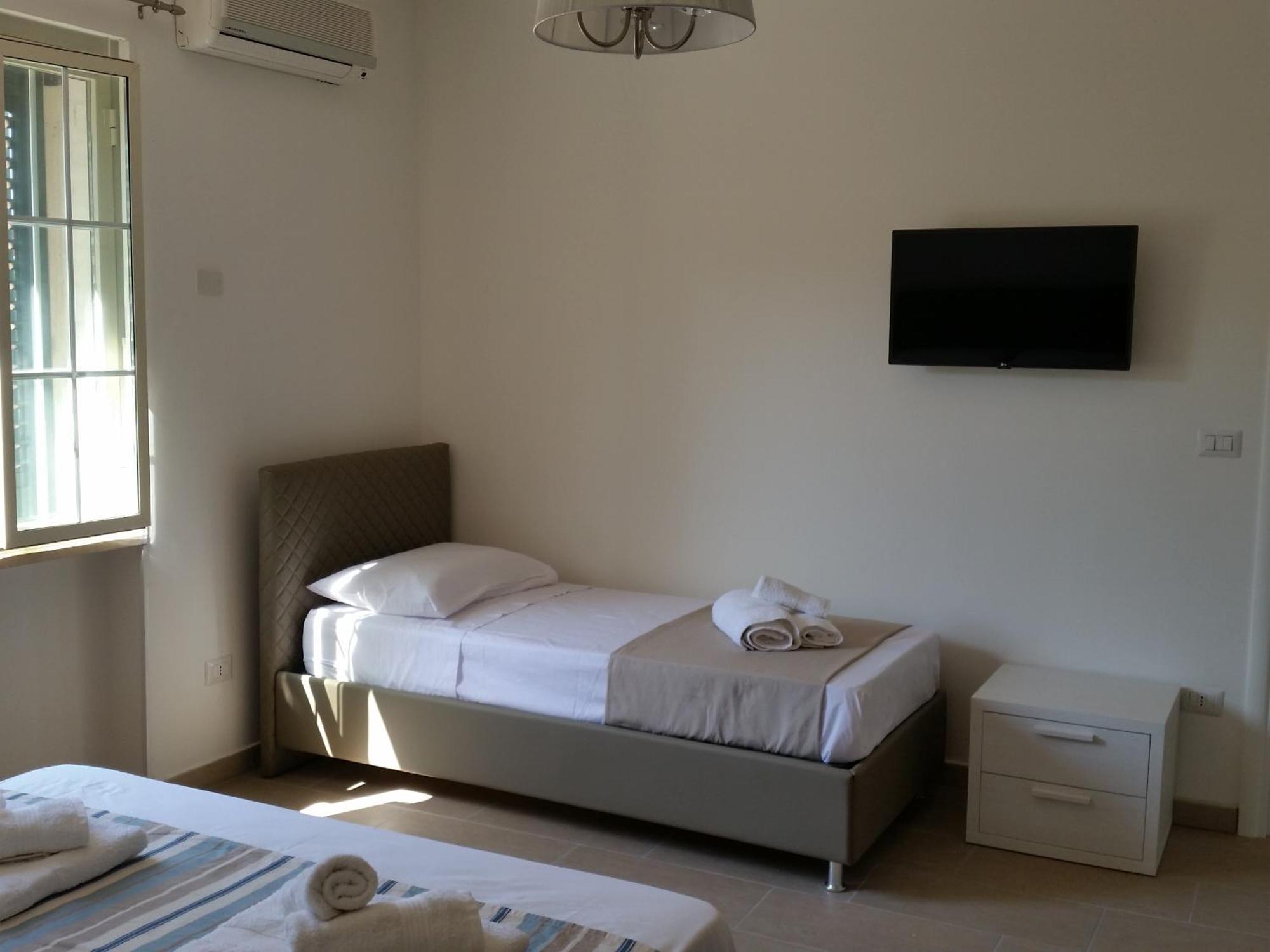 B&B Li Pumi Alliste Bagian luar foto