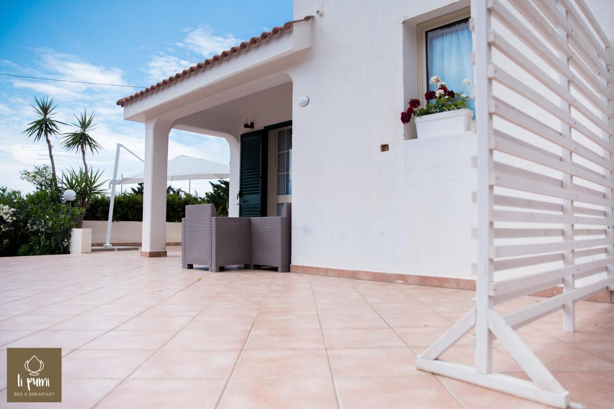 B&B Li Pumi Alliste Bagian luar foto